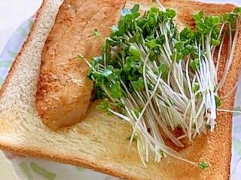 豚の味噌漬け焼きとブロッコリースプラウトのトースト